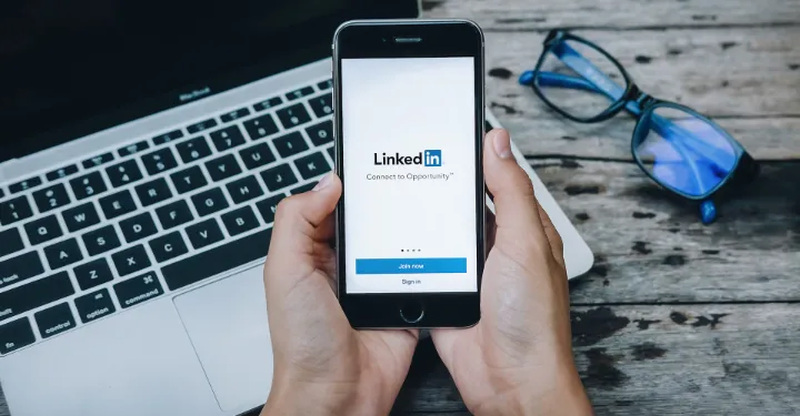 How to Write a Linkedin Profile That Lets the "You" Shine Through